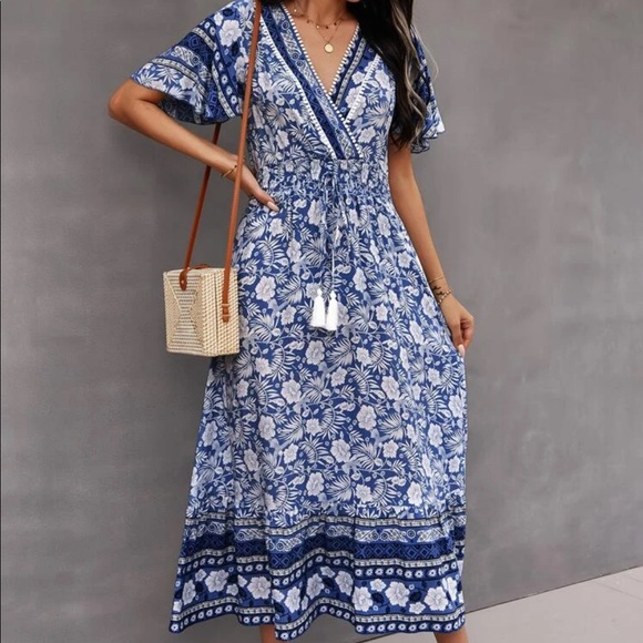 Dresses & Skirts - Boho surplice drawstring waist maxi dress